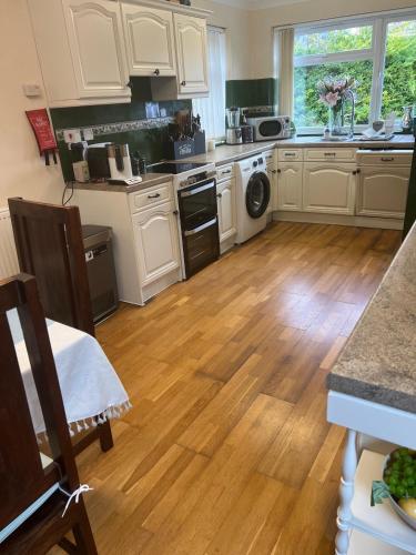 Kitchen, Cozy 3 bedroom bungalow in rural location in Ashwell