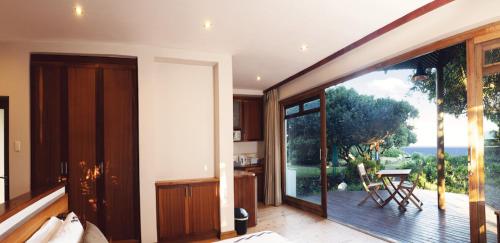 ระเบียง/ชานเรือน, Aquarius Beach House in วิลเดอร์เนสส์