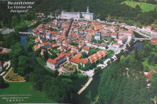Au Dolmen in บร็องตูม