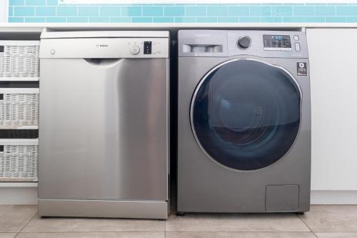 Beachfront Villa - Pool, Fireplace, No Loadshedding Beachfront Villa - Pool, Fireplace, No Loadshedding