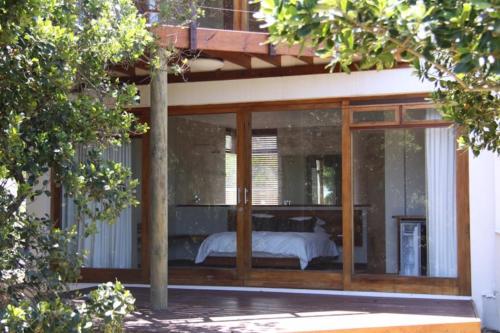 ระเบียง/ชานเรือน, Aquarius Beach House in วิลเดอร์เนสส์