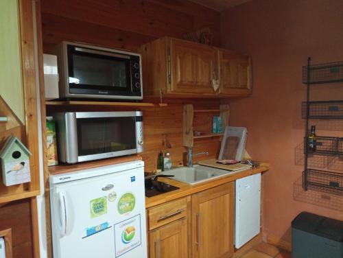 Konyha, Noyers du Soleil, Chambre d'hôte avec petit déjeuner à proximité de Gap (Noyers du Soleil, Chambre d'hote avec petit dejeuner a proximite de Gap) in Avançon
