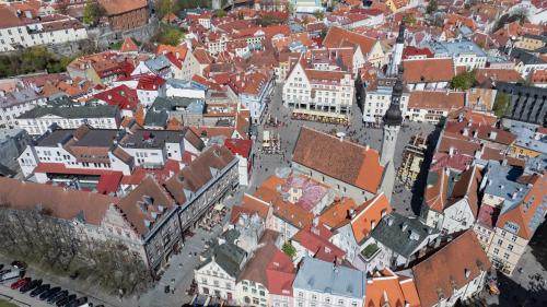 Revalia Old Town Hall Square Apartment, Tallinn (photo 9)