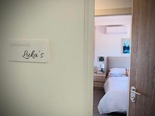 One-Bedroom Apartment with Balcony and Sea View image 2