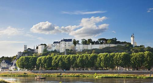 Közeli látványosságok, La Maison du Château (La Maison du Chateau) in Chinon Városközpont