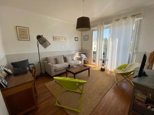 RÉF 344 - LARMOR-PLAGE Appartement centre bourg avec balcon plages et commodités à pied