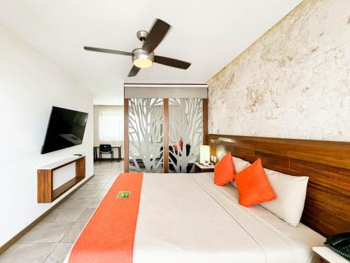 Deluxe Suite with View image 2
