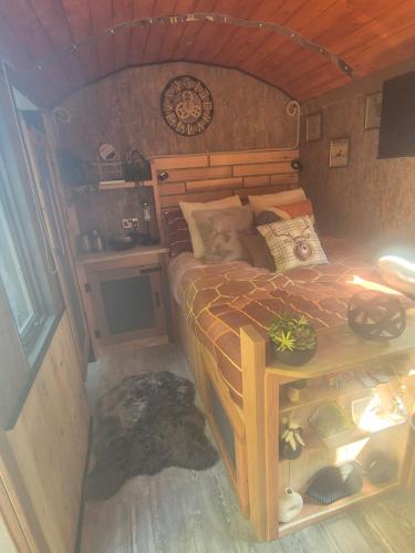 Brewers Bolt Cozy Unique Shepherds Hut Dog Friendly