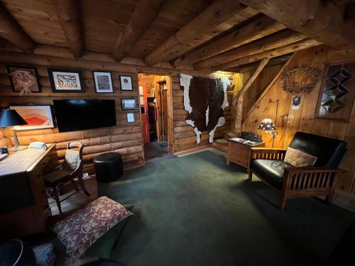Cabin in the Woods in Sandgate, USA