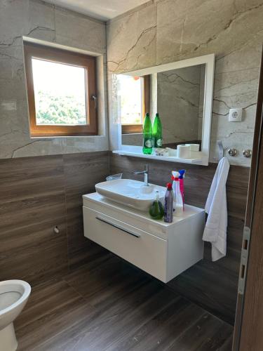 Bungalow House - 5 Rooms in Ključ