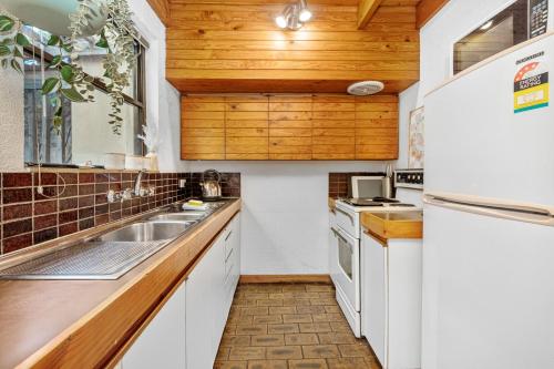 1 Cottesloe - steps from beach - sleeps 3 WIFI, Perth (fotografie 7)