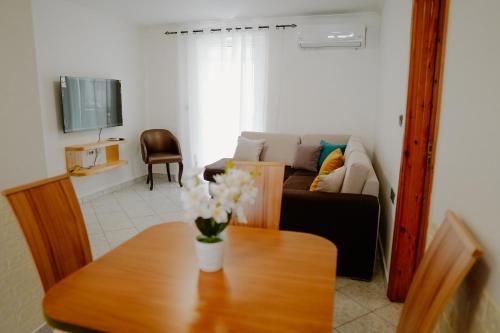 3 bedrooms, 5 beds