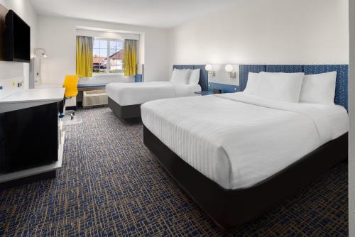 Microtel Inn and Suites Dover - image 6