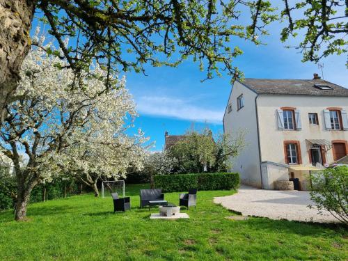 A szálláshely kívülről, Grande Villa familiale Maison La Mirabelle Saulieu in Saulieu