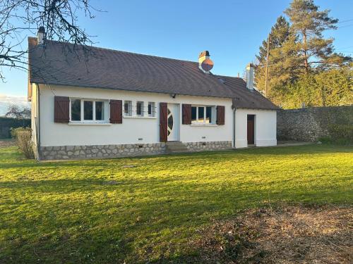 Maison au calme avec rivière à côté de CHARTRES gîte à louer Nogent-le-Phaye