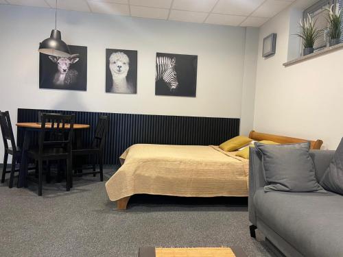 Apartament nad jeziorem Sukiel z własną plażą - image 5