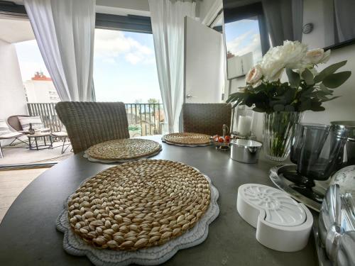Apartment with Sea View image 9