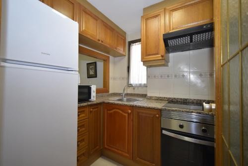 Two-Bedroom Apartment with Sea View image 2