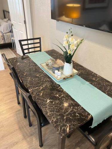 Chic & intimate 2 bedroom in Brighton, USA