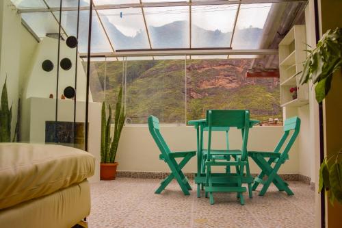 Cozy central apartment with mountain view