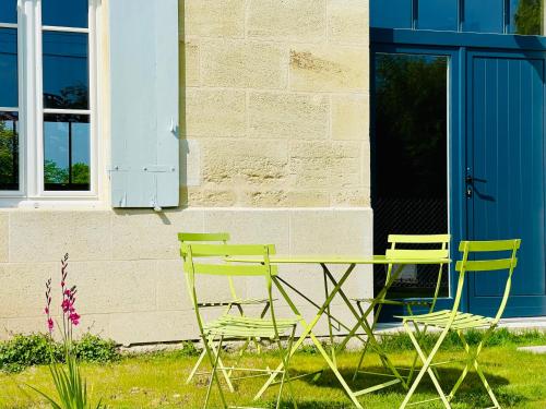 Maison cosy avec vue sur les vignes.