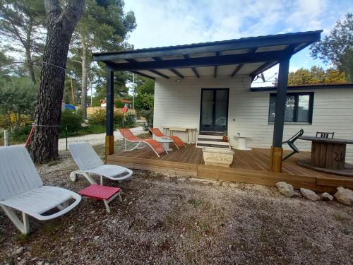 Mobilhome à deux pas du circuit du Castellet avec terrasse vue mer