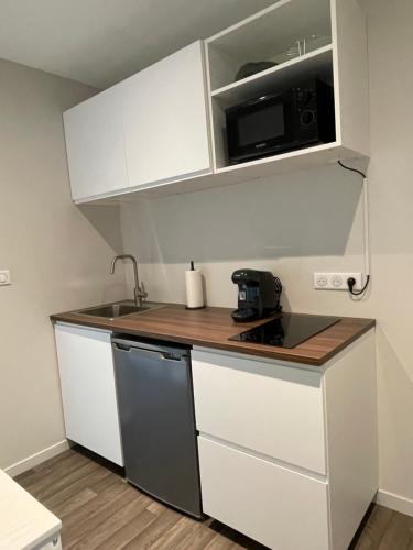 keuken, Ducey Appart'Hôtel - Les Rivières (Ducey Appart'Hotel - Les Rivieres) in Ducey