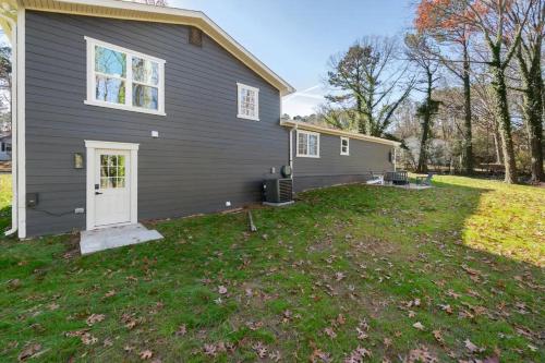 Arcade, Fire Pit, 2 Car Garage, 2 Living Rooms