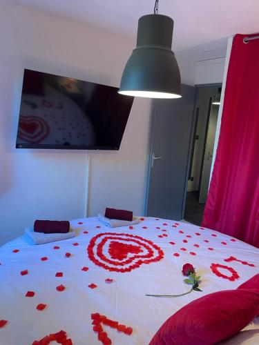 Joli T2, jacuzzi, lit rond, jardin, parking privé, métro, Тулуза (фото 8)