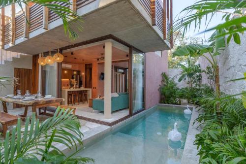 Primrose Jungle Paradise Villa, 3BRD, Island Shower, 2 Private Pools, Gourmet Dining & 24HR Security in Tulum, Mexico
