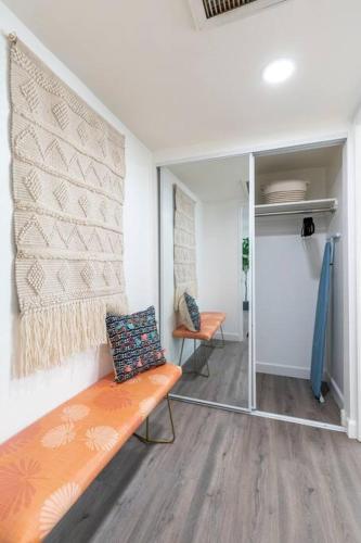 New DT Alhambra Family Vacation Home with King Bed in Alhambra, USA