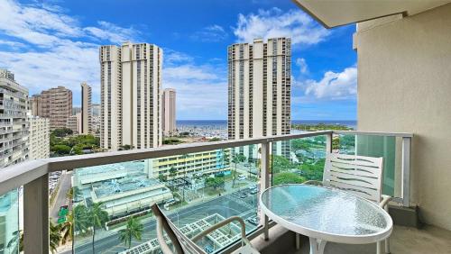 Ala Moana Hotel _ Ocean view with balcony in Honolulu Downtown