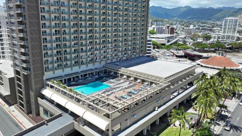 Ala Moana Hotel _ Ocean view with balcony in Honolulu Downtown