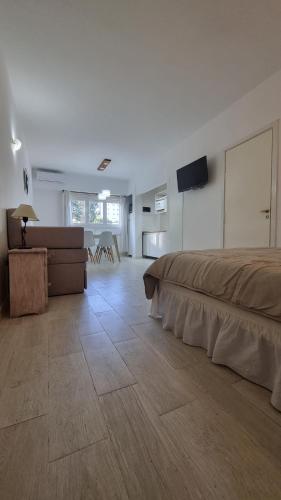 One-Bedroom Apartment image 7