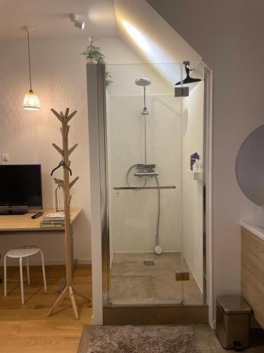 Chambre confortable équipement +++ côté Paris (Chambre confortable equipement +++ cote Paris) in Nogent-sur-Marne