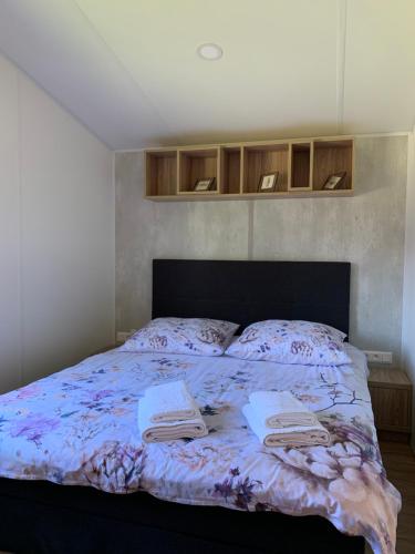 2 bedrooms, 4 beds