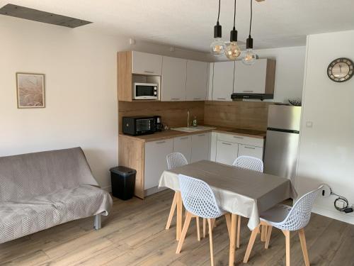 Agréable T2 en rez de jardin à 2 pas du plan d'eau - Location saisonnière - Embrun