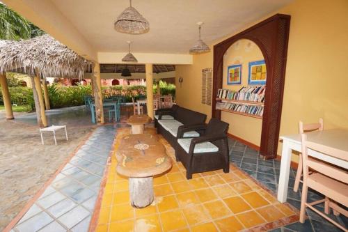 Villa Playa Bonita, Pool, Tropical Gardens in La Ceiba