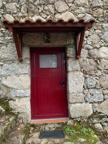 Chalés na Montanha - casa do lado - Serra da Estrela