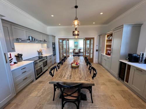 virtuve, House of the Northern Gate - a luxury baronial house that sleeps 18 guests in 9 bedrooms in Dunnet