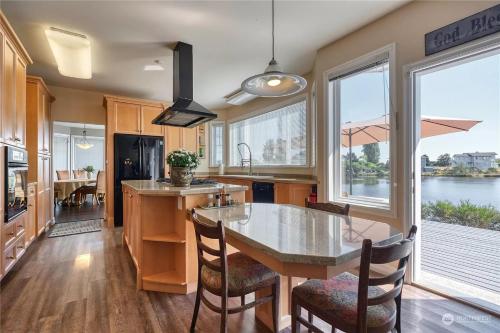 köök, Ocean View Villa in Point Roberts
