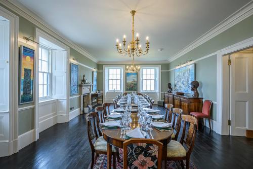 House of the Northern Gate - a luxury baronial house that sleeps 18 guests in 9 bedrooms in Dunnet