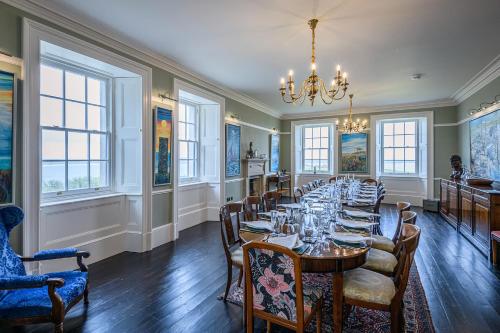 House of the Northern Gate - a luxury baronial house that sleeps 18 guests in 9 bedrooms in Dunnet