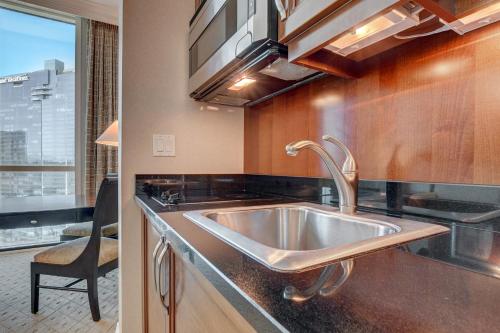 Classic Suite MGM Signature 25th FLR POOL VIEW, Las Vegas (photo 6)