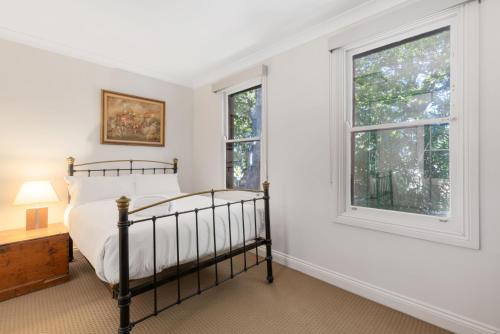 2BR Terrace on Leafy Tree-Lined Street - image 5