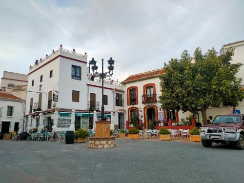 Apkārtne, Estudio Panorámico Comares (Estudio Panoramico Comares) in Komaresa