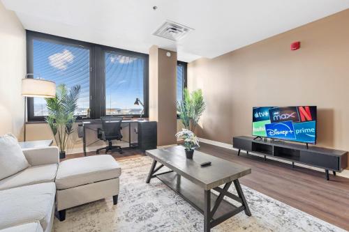 Upscale 1-Bedroom High-Rise with River Views Downtown Pittsburgh in Pittsburgh, USA