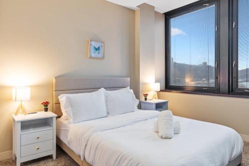 Stunning Panoramas 1-Bedroom Deluxe Central Pittsburgh in Pittsburgh, USA