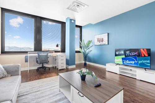 Luxury High Rise 1BD River Views Downtown Pittsburgh in Pittsburgh, USA
