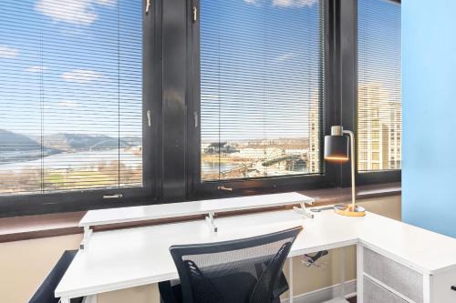 Luxury High Rise 1BD River Views Downtown Pittsburgh in Pittsburgh, USA